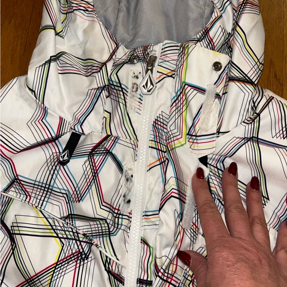 Volcom Women’s Snowboarding Jacket with Hood Size Medium - Picture 3 of 8